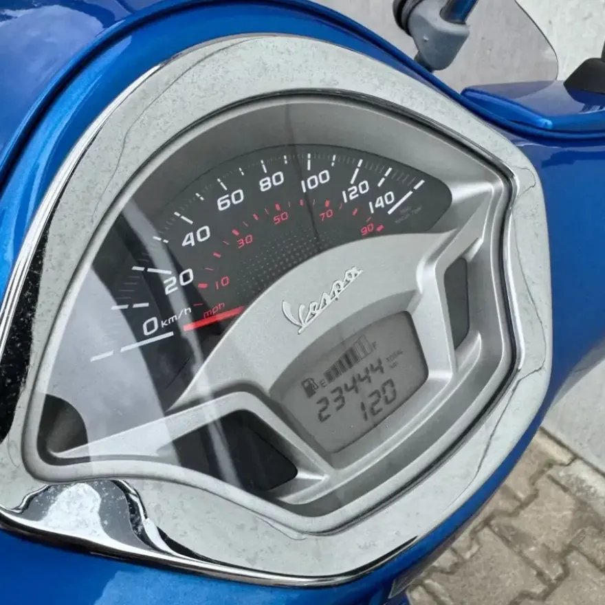 SOLD BTW-voertuig Vespa GTS300 blauw 87-MG-PF