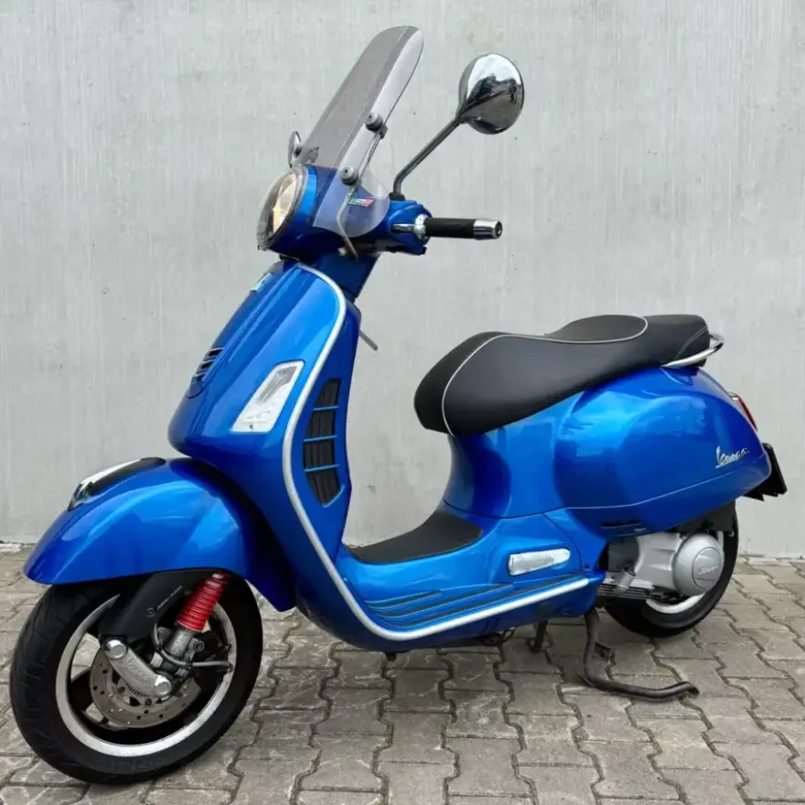 SOLD BTW-voertuig Vespa GTS300 blauw 87-MG-PF
