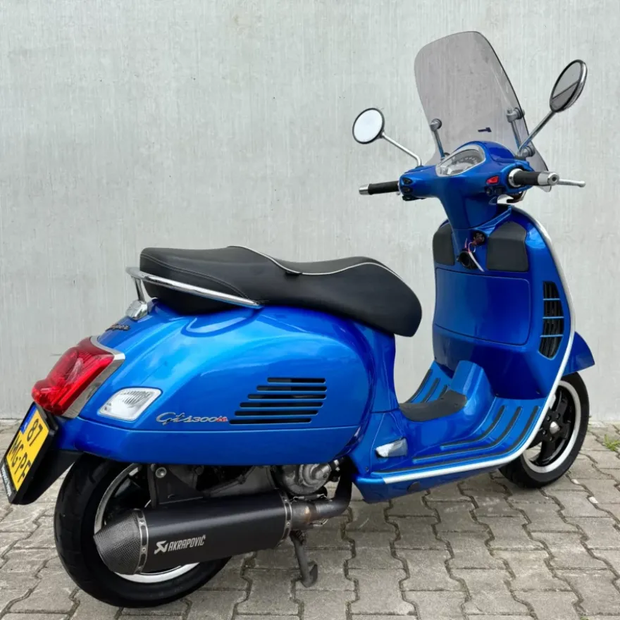 SOLD BTW-voertuig Vespa GTS300 blauw 87-MG-PF