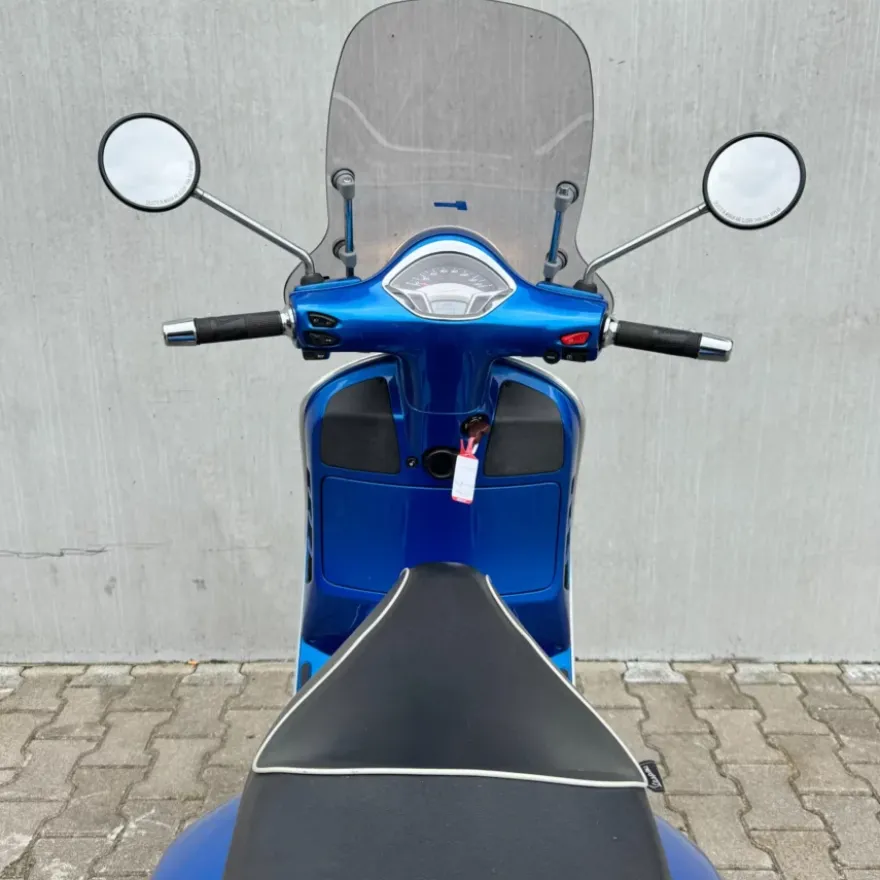 SOLD BTW-voertuig Vespa GTS300 blauw 87-MG-PF