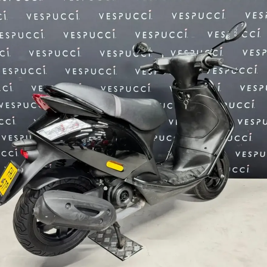 SOLD PIAGGIO Zip FHJ-57-P
