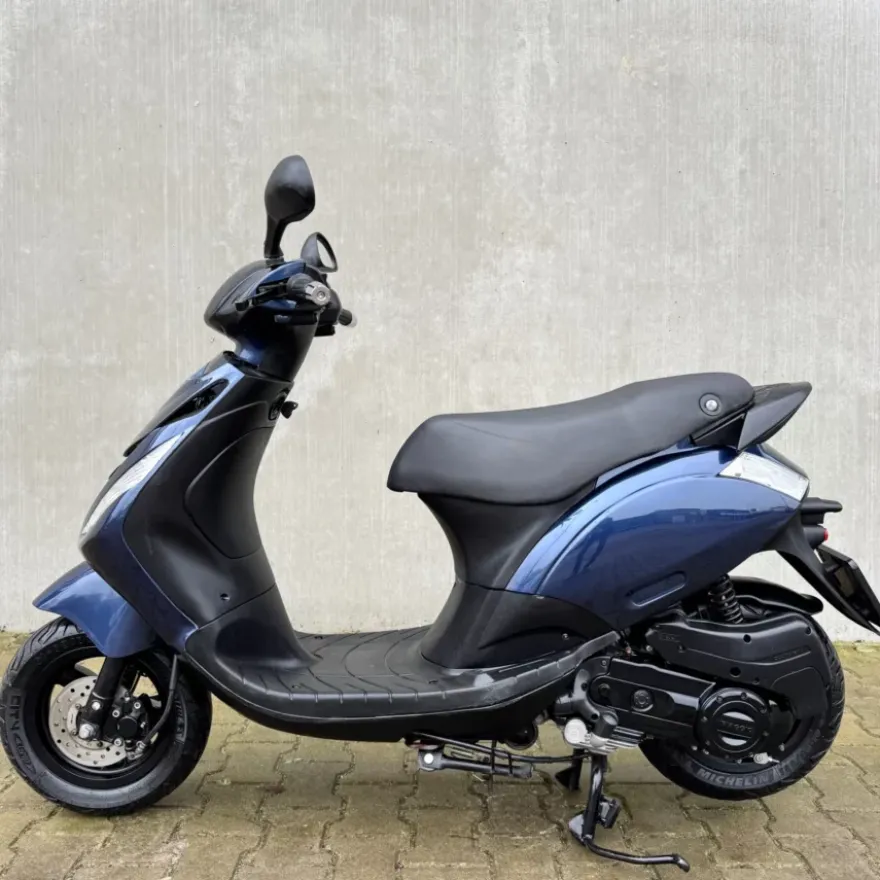 SOLD PIAGGIO Zip 45km/h FHK-69-J