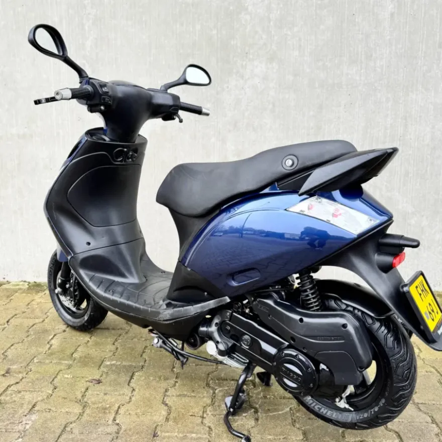 SOLD PIAGGIO Zip 45km/h FHK-69-J