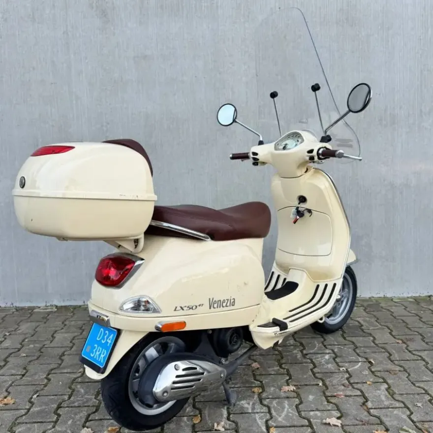 SOLD Vespa LX 50 D-343-RR
