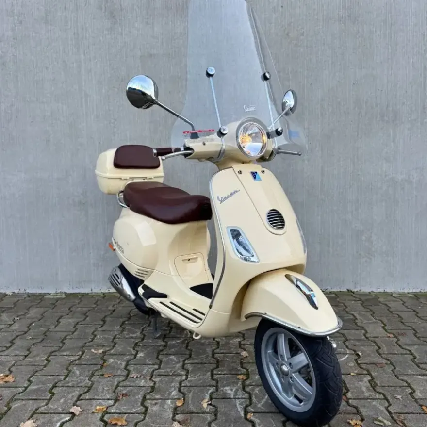 SOLD Vespa LX 50 D-343-RR