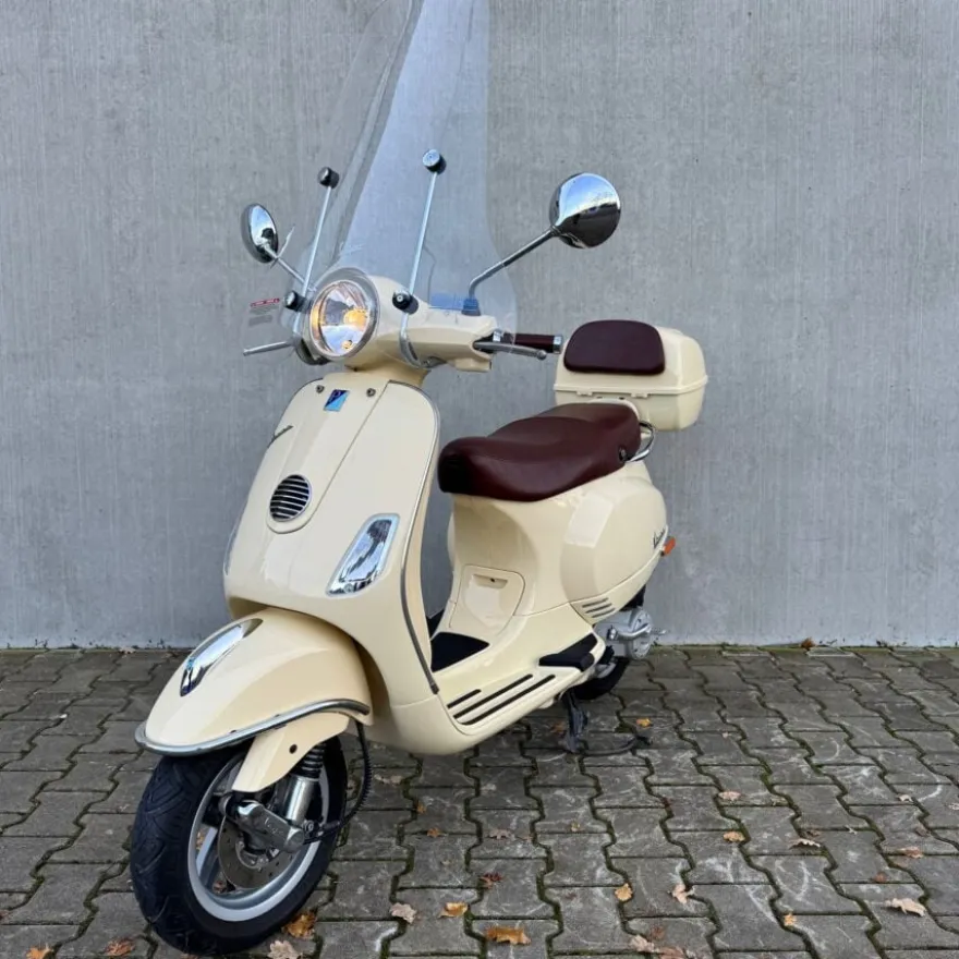 SOLD Vespa LX 50 D-343-RR