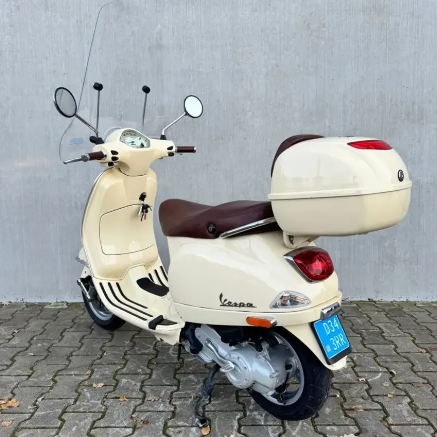 SOLD Vespa LX 50 D-343-RR