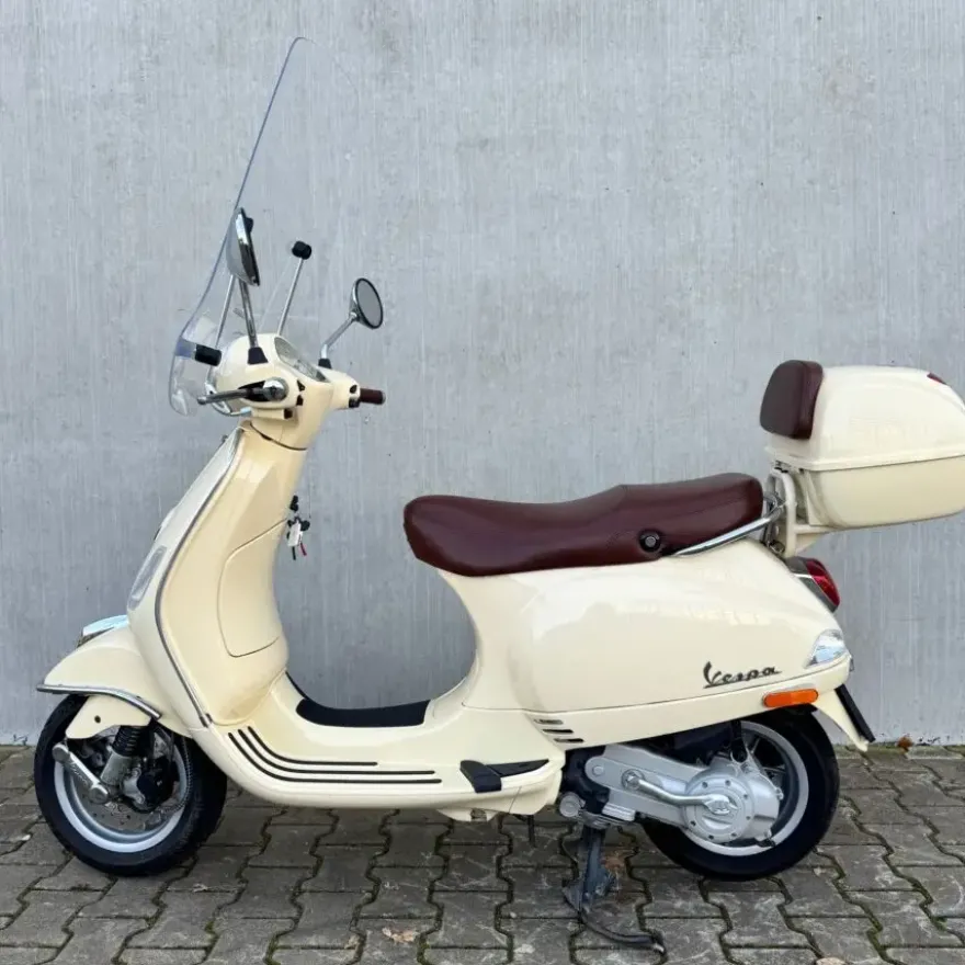 SOLD Vespa LX 50 D-343-RR