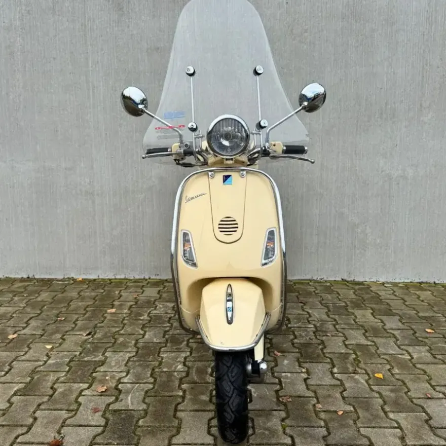 SOLD Vespa LXV 125 MV-ZN-63