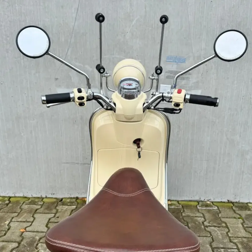 SOLD Vespa LXV 125 MV-ZN-63