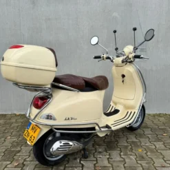 SOLD Vespa LXV 125 MV-ZN-63