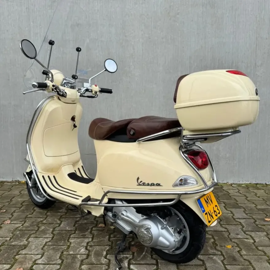 SOLD Vespa LXV 125 MV-ZN-63