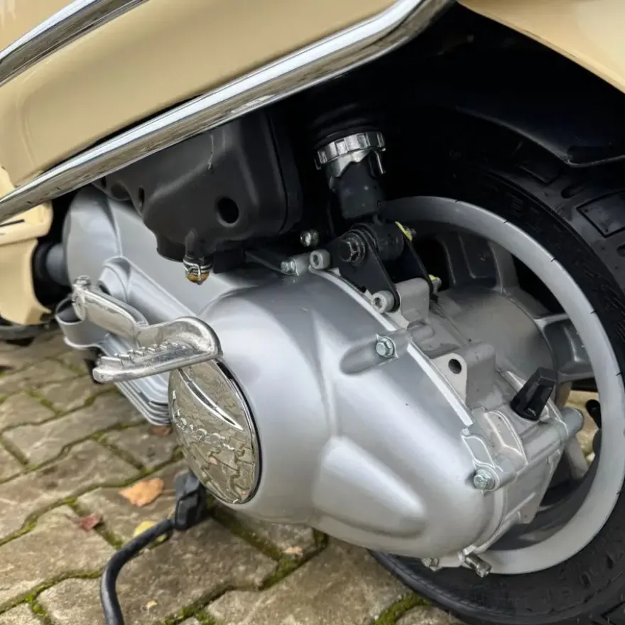 SOLD Vespa LXV 125 MV-ZN-63