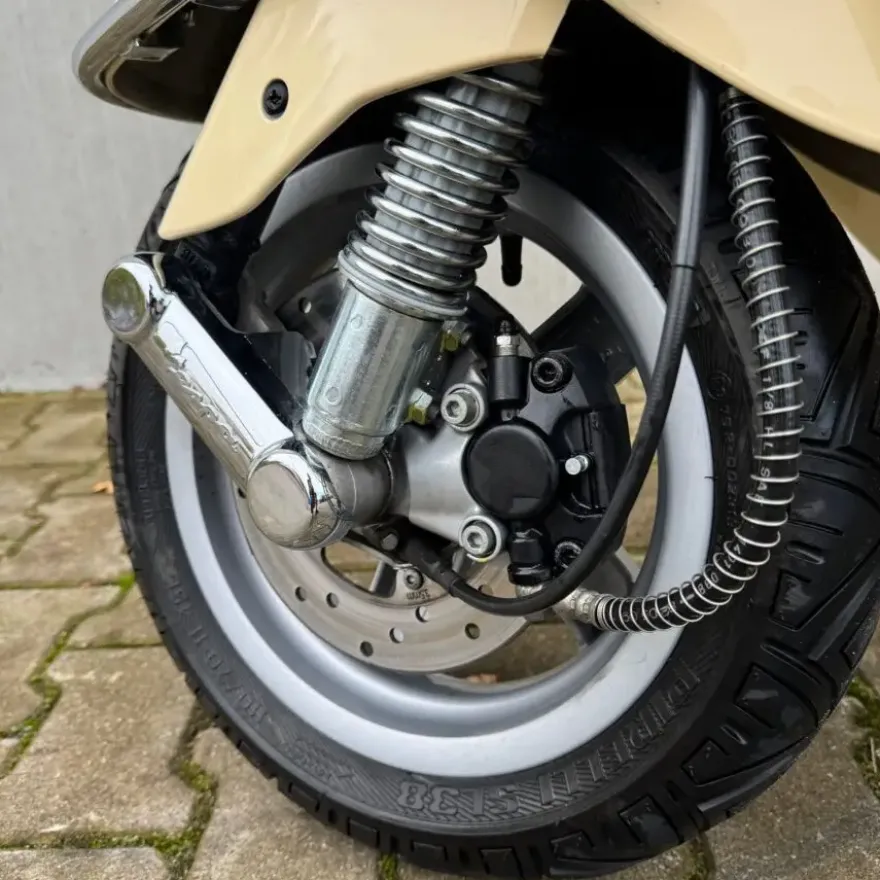 SOLD Vespa LXV 125 MV-ZN-63