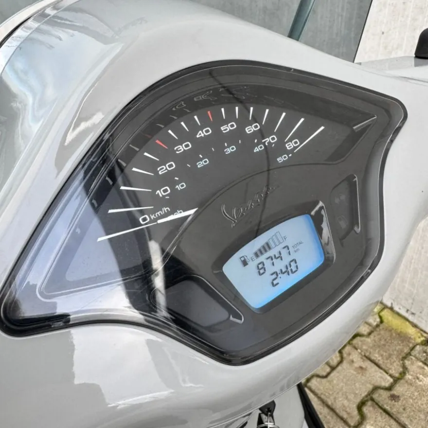 SOLD Vespa Primavera Custom Chalk Grey/Krijt Grijs FFD-52-F