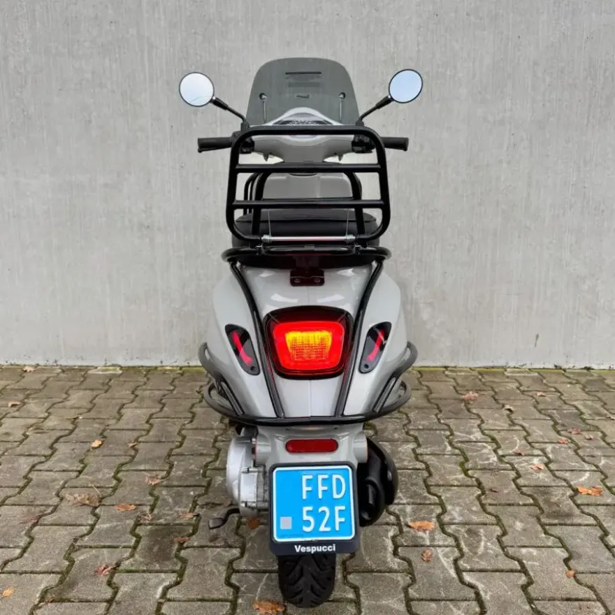 SOLD Vespa Primavera Custom Chalk Grey/Krijt Grijs FFD-52-F