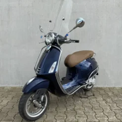 SOLD Vespa Primavera Glans Blauw FRB-32-L