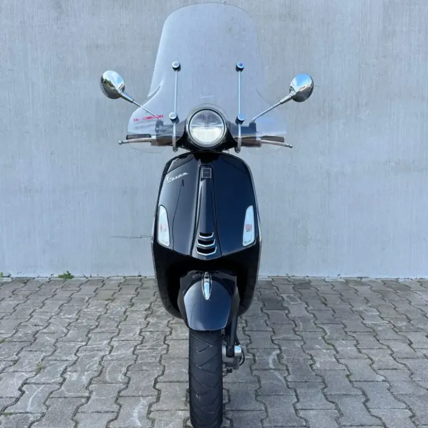 SOLD Vespa Primavera Glans zwart FJB-19-P