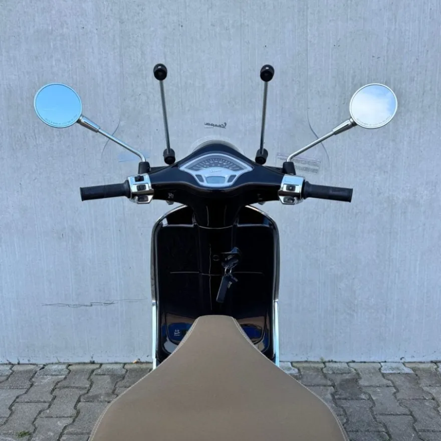 SOLD Vespa Primavera Glans zwart FJB-19-P