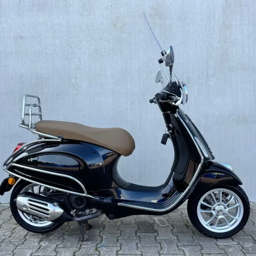 SOLD Vespa Primavera Glans zwart FJB-19-P