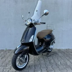 SOLD Vespa Primavera Glans zwart FJB-19-P