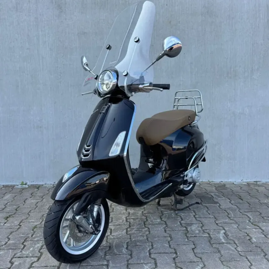 SOLD Vespa Primavera Glans zwart FJB-19-P