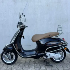 SOLD Vespa Primavera Glans zwart FJB-19-P