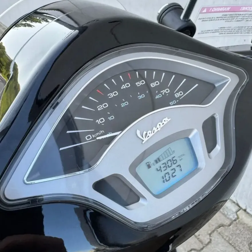 SOLD Vespa Primavera Glans zwart FJB-19-P