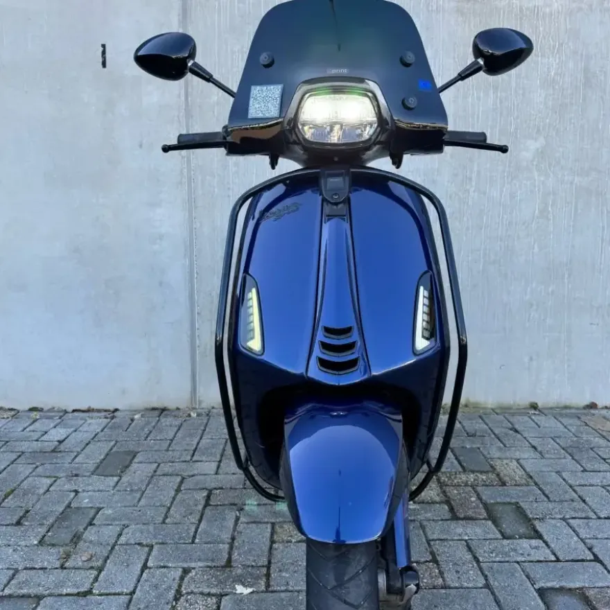 SOLD Vespa Sprint Custom Balmoral Blue FJG-11-T