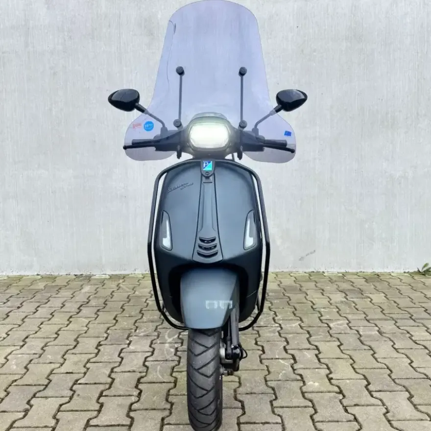 SOLD Vespa Sprint Custom Black to Blue DNH-97-P