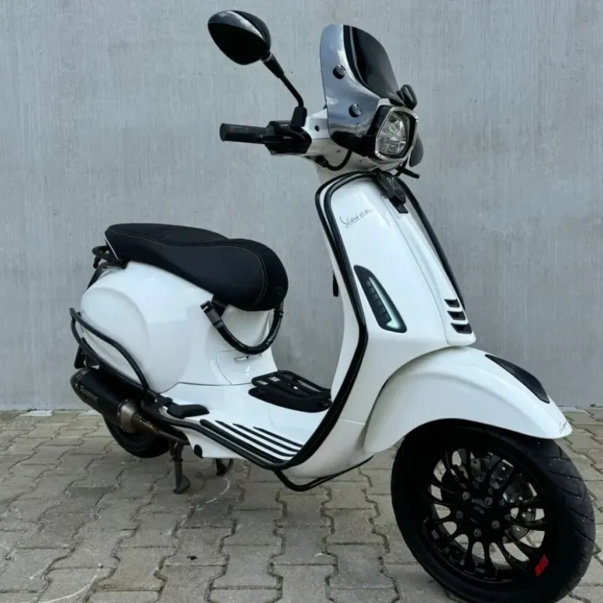 SOLD VESPA Sprint Glans wit FHG-87-R