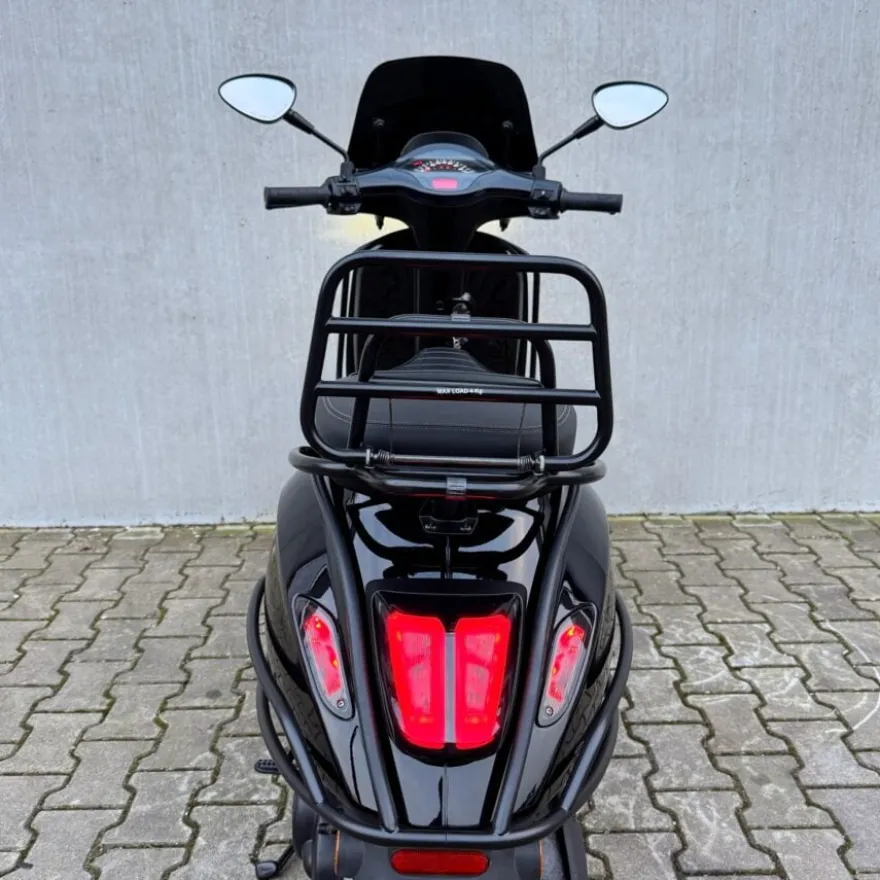 SOLD Vespa Sprint Glans Zwart DLH-72-V