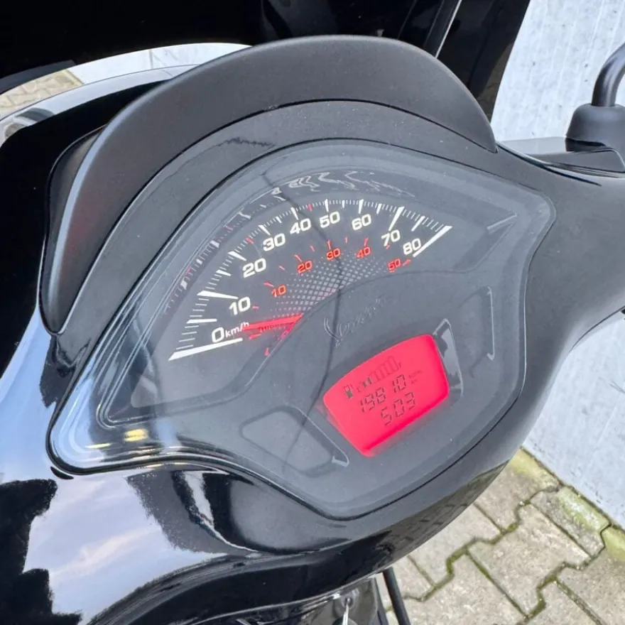 SOLD Vespa Sprint Glans Zwart DLH-72-V