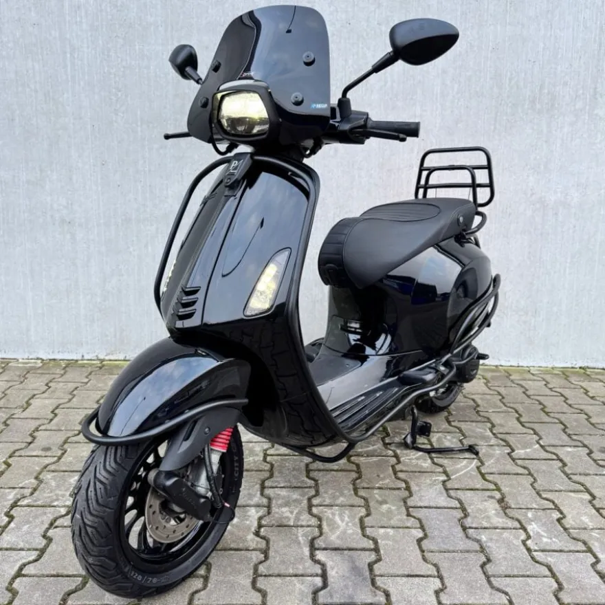 SOLD Vespa Sprint Glans Zwart DLH-72-V