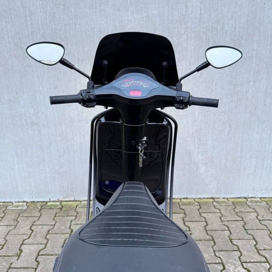 SOLD Vespa Sprint Glans Zwart DLH-72-V