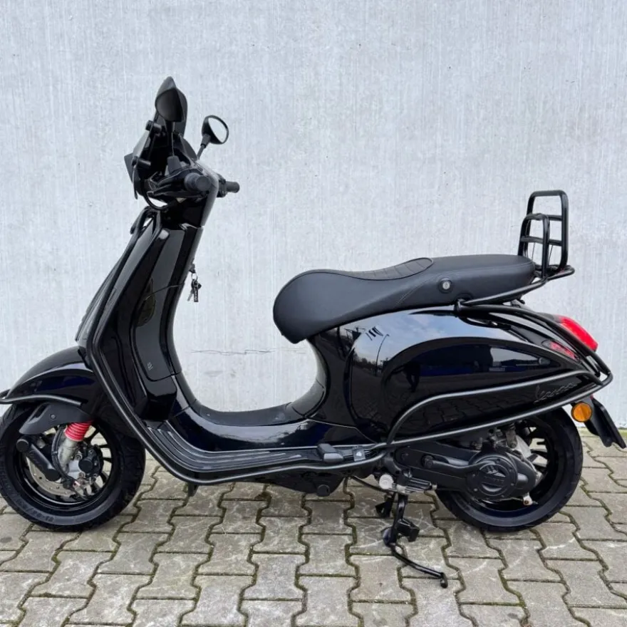 SOLD Vespa Sprint Glans Zwart DLH-72-V