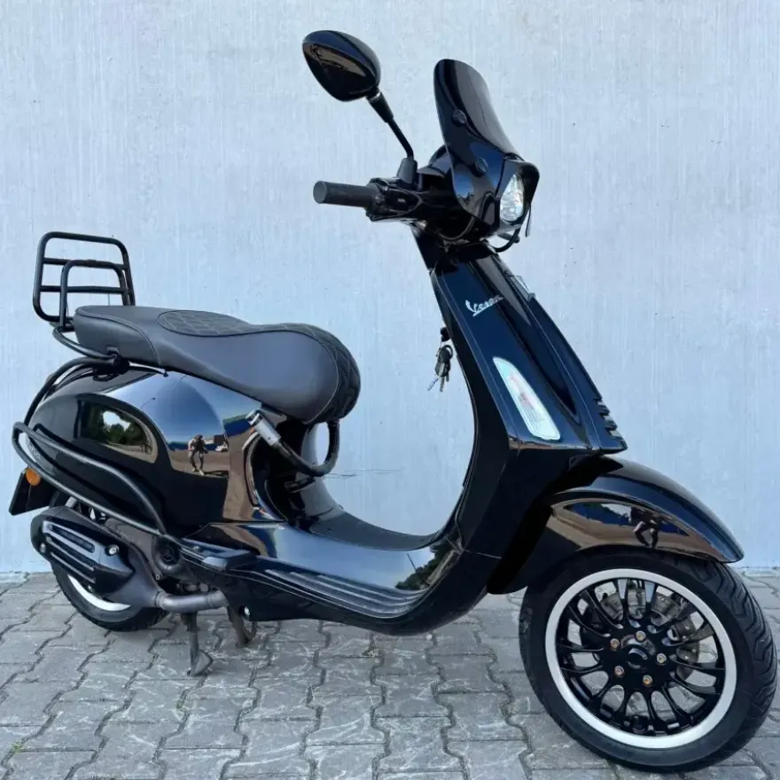 SOLD Vespa Sprint Glans Zwart FGX-51-F 3749