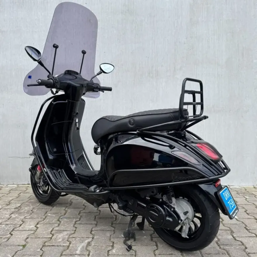 SOLD Vespa Sprint Glans Zwart DRR-75-B