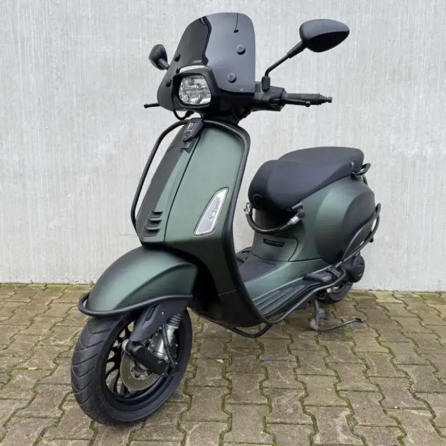 SOLD Vespa Sprint Mat Groen DTS-18-Z