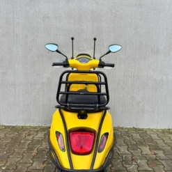 SOLD Vespa Sprint Sport Mat Geel DRS-60-F