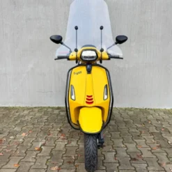SOLD Vespa Sprint Sport Mat Geel DRS-60-F
