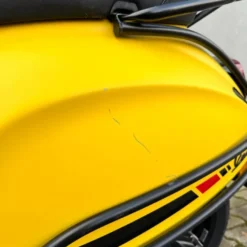 SOLD Vespa Sprint Sport Mat Geel DRS-60-F