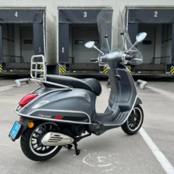SOLD Vespa Sprint Sport Mat Grijs DLF-81-G