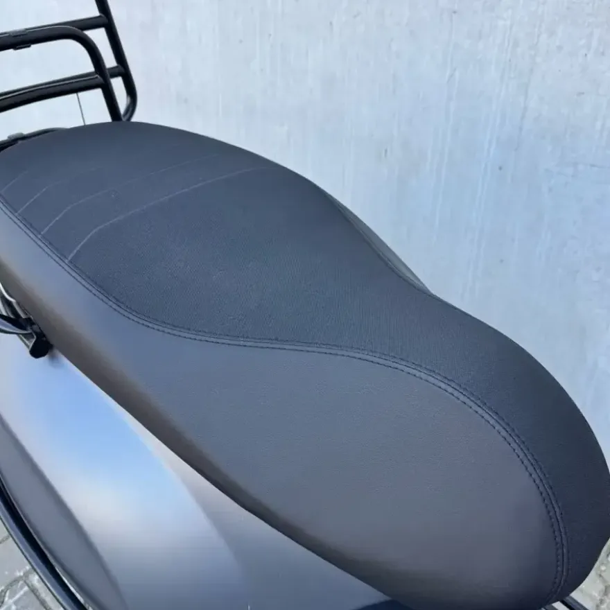 SOLD Vespa Sprint Sport Mat Grijs FFG-62-L