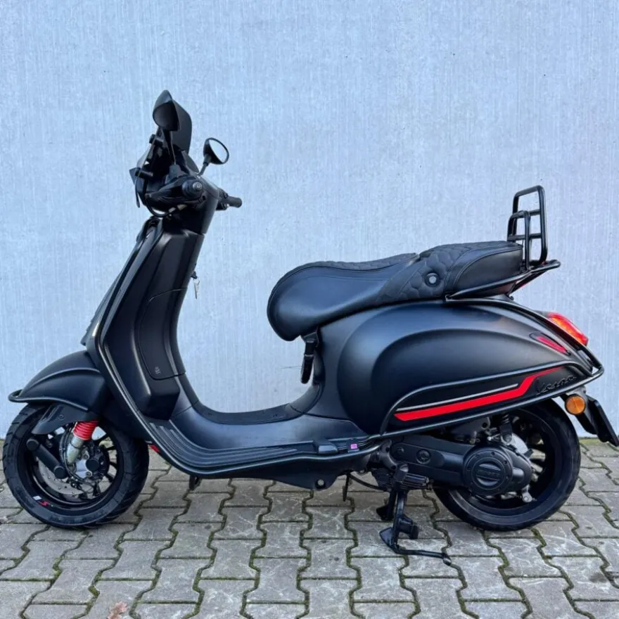 SOLD Vespa Sprint Sport Mat Zwart FLF-95-R