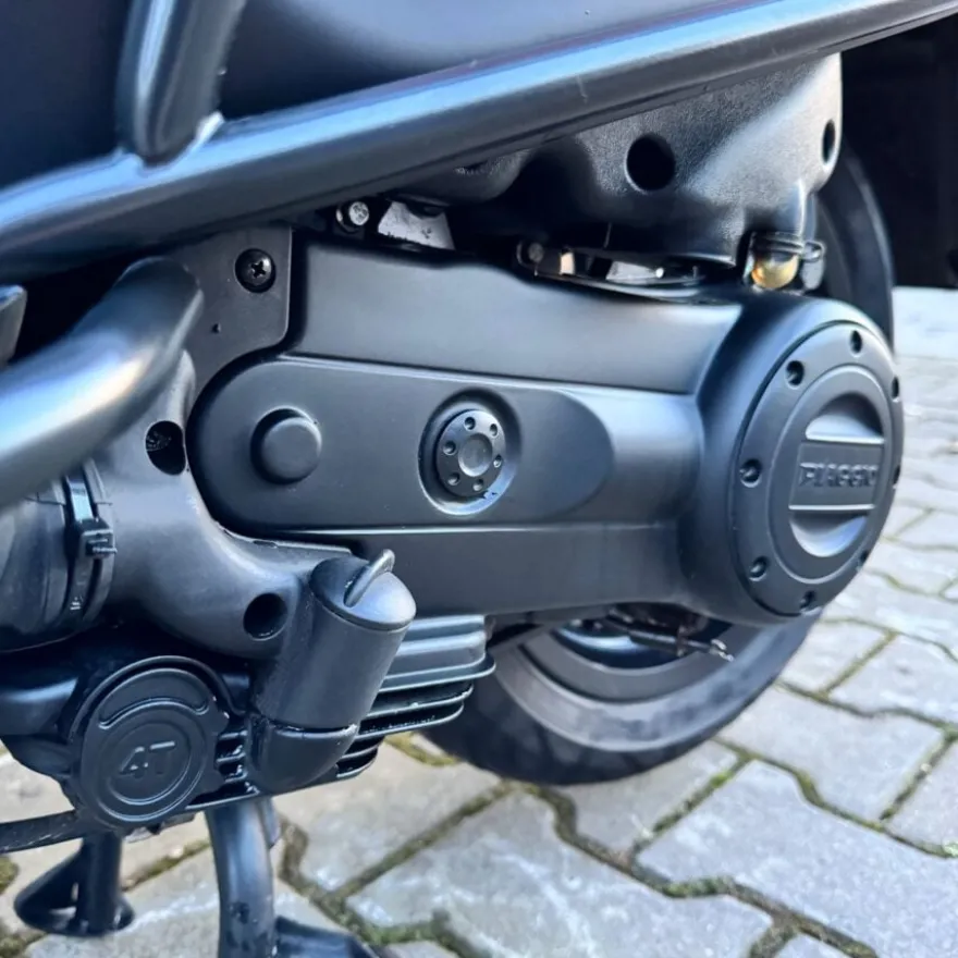 SOLD Vespa Sprint Sport Mat Zwart FLF-95-R