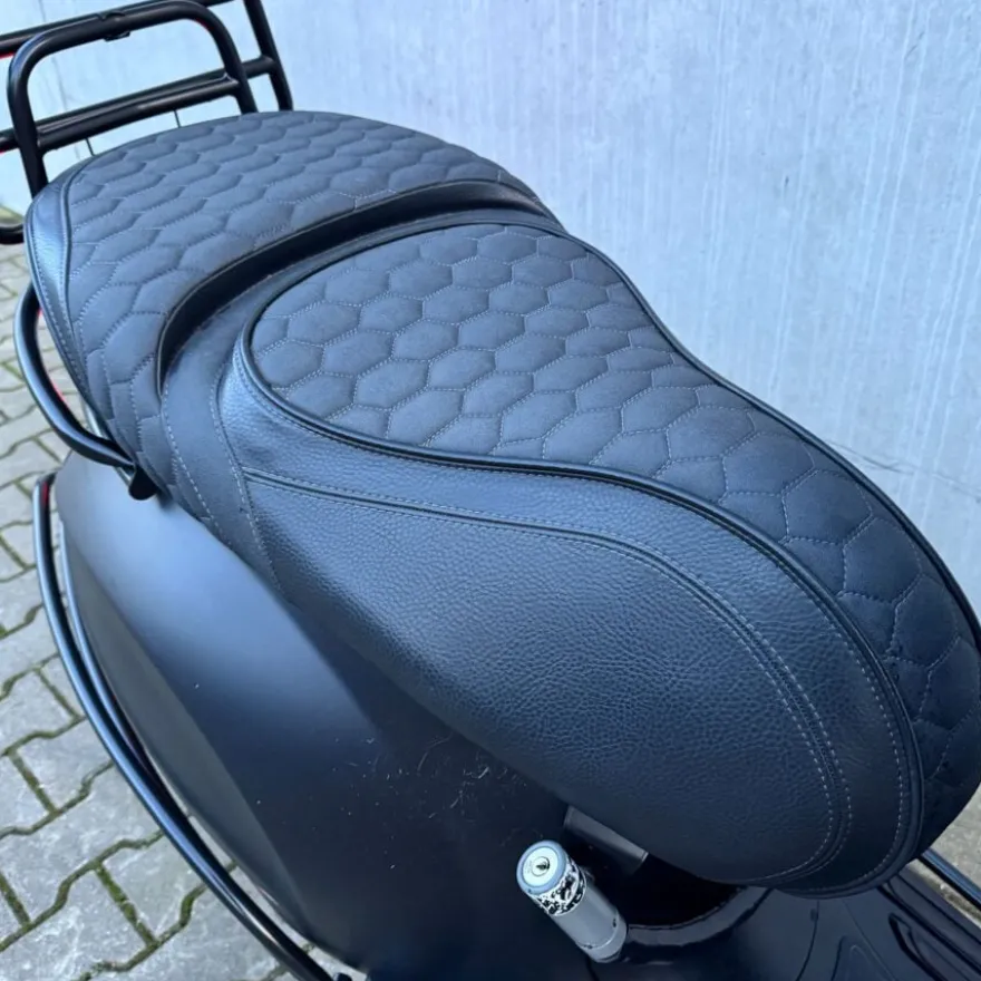 SOLD Vespa Sprint Sport Mat Zwart FLF-95-R