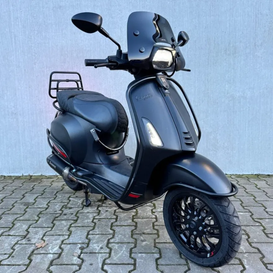 SOLD Vespa Sprint Sport Mat Zwart FLF-95-R