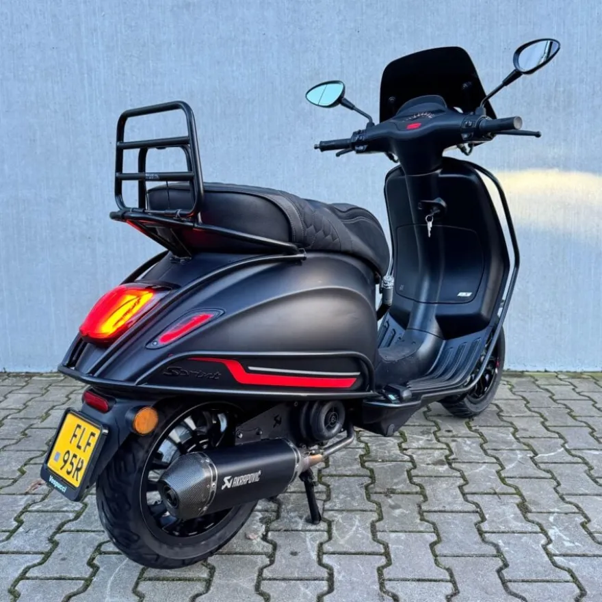 SOLD Vespa Sprint Sport Mat Zwart FLF-95-R