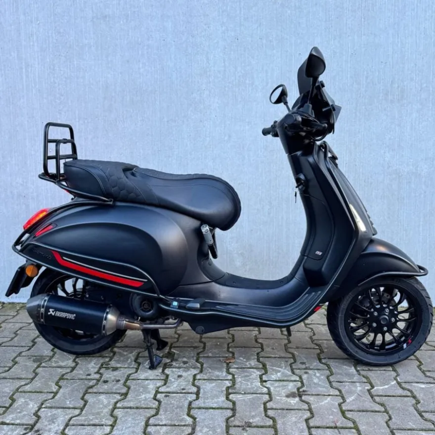 SOLD Vespa Sprint Sport Mat Zwart FLF-95-R